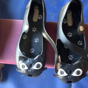 Size girls 11 cat shoes